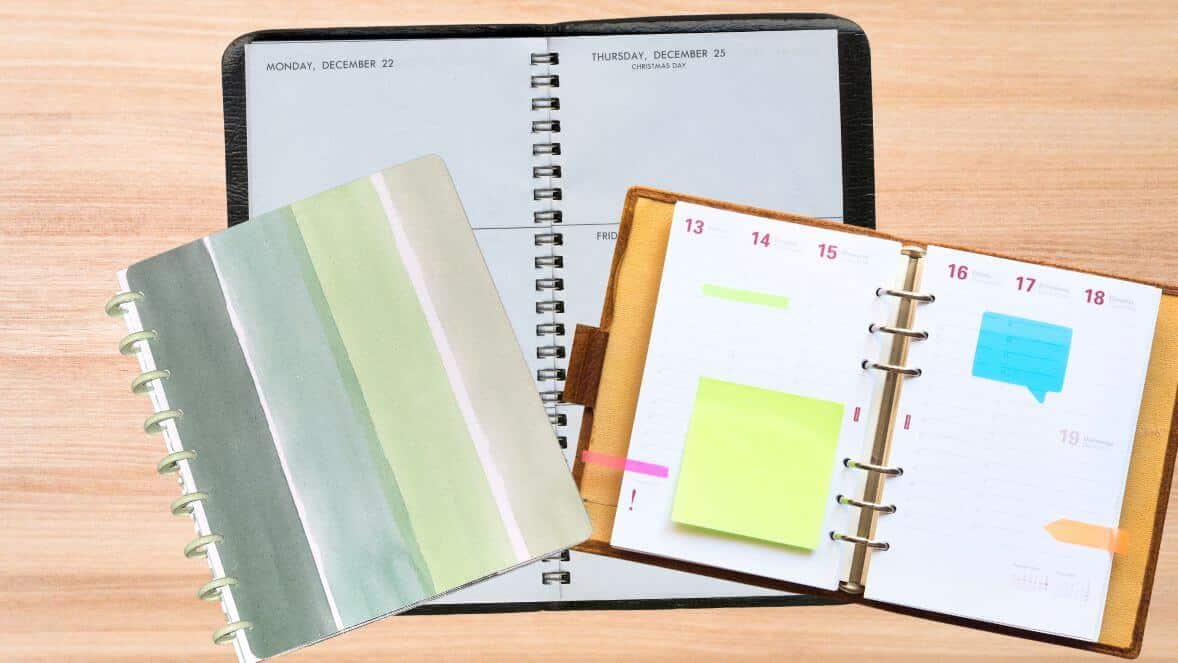 Three most common planner bindings. Ring, wire, and disc-bound planners.