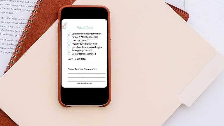 Simple School Checklist to Make Life Easy for Busy Moms
