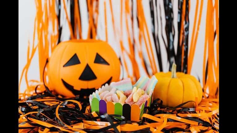 Use spooky treat boxes for your Halloween snacks